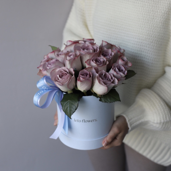 Lavender roses in a hat box - Размер S 