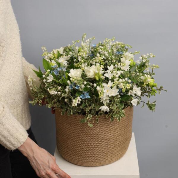 Lily of the Valley and spring flowers in a basket - Размер M