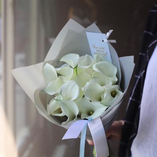 White Calla Lily - 19 калл 