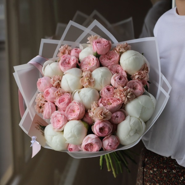 Peony with Spray Roses and Stock Peony with Spray Roses and Stock - Размер M