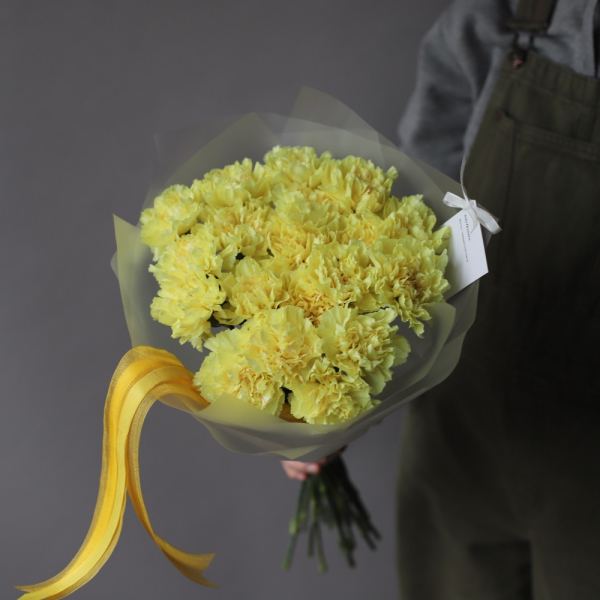 Yellow carnations - 19 гвоздик