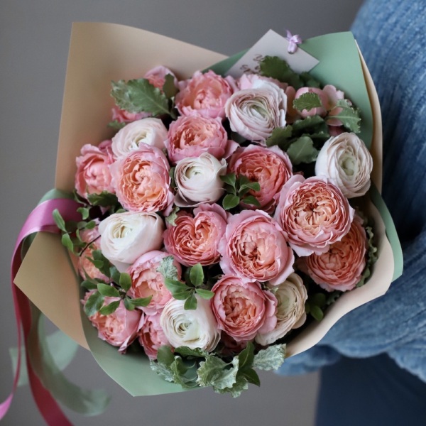 Ranunculus with Spray Roses Ranunculus with Spray Roses - Размер S