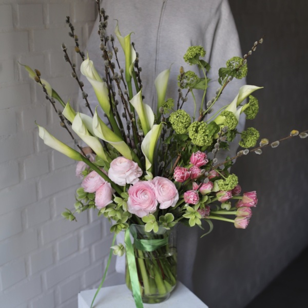 Easter Bouquet 'Spring is Dancing Through the Courtyards' - Размер L в вазе