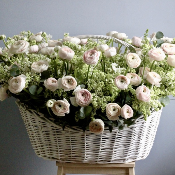 Ranunculus with Lilac in a basket -  Размер 2XL 