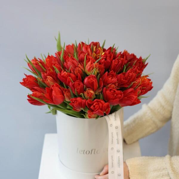 Tulips in a hat box - Размер M