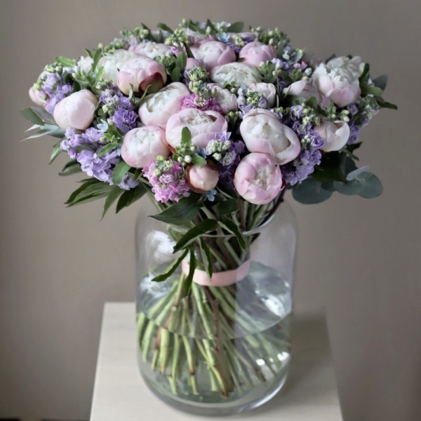 Peonies with Stock and Oxypetalum in a vase - Размер XL (ваза может отличаться)