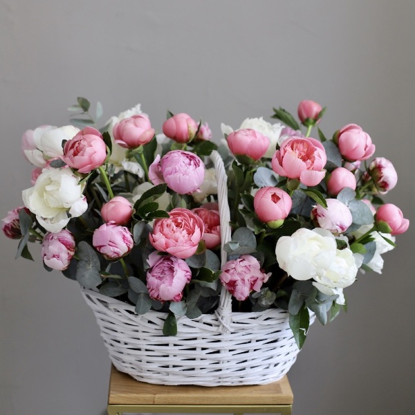 Basket of Peonies of different colors - Размер L