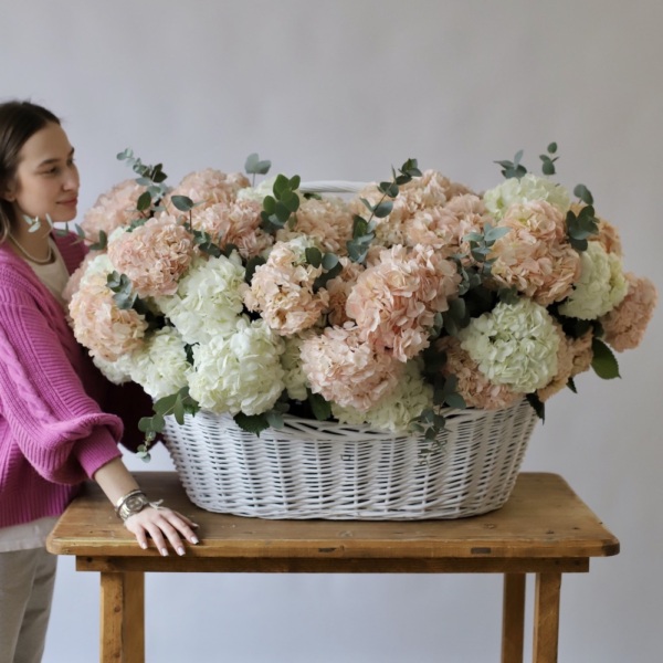 Basket of Colombian Hydrangeas -  Размер 4XL 