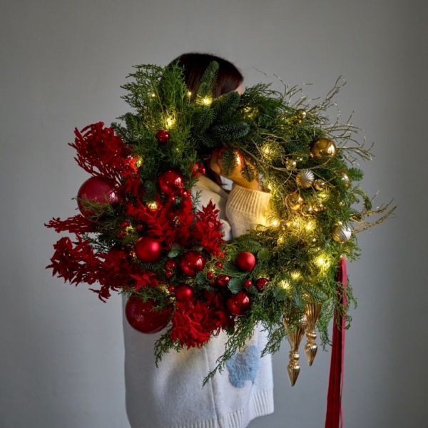 Christmas wreath 'Golden red' - 45-50 см, с гирляндой