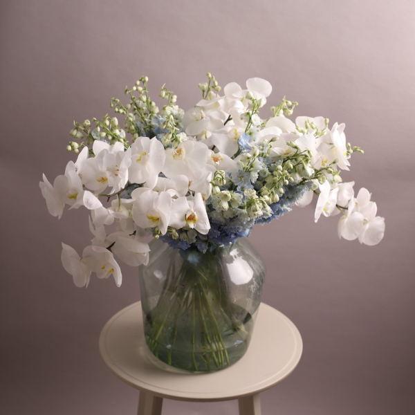 Delphinium with Orchids in a vase Delphinium with Orchids in a vase - Размер XL