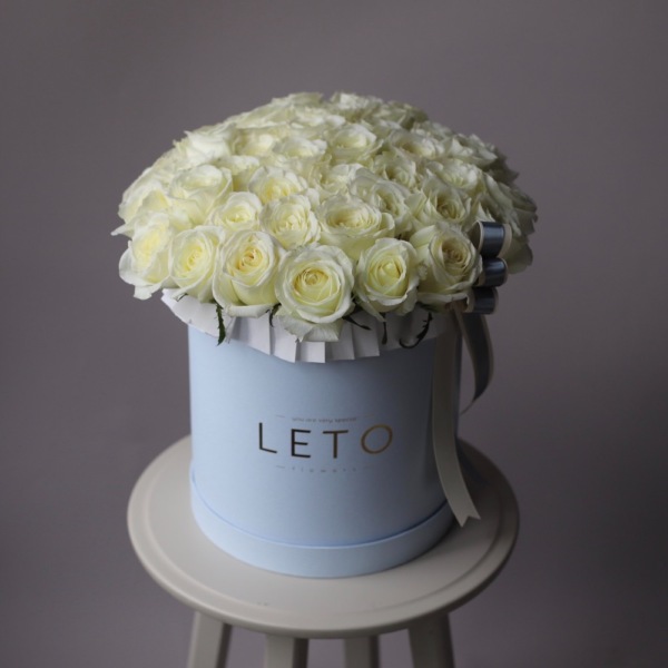 White roses in a hat box - Размер L