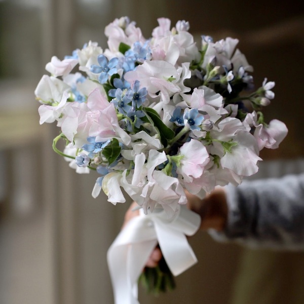 Bridal bouquet of Sweet Pea and Oxypetalum - Размер S 