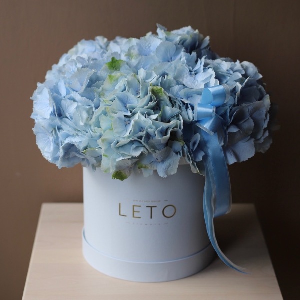 Hydrangea in a hat box - Размер M