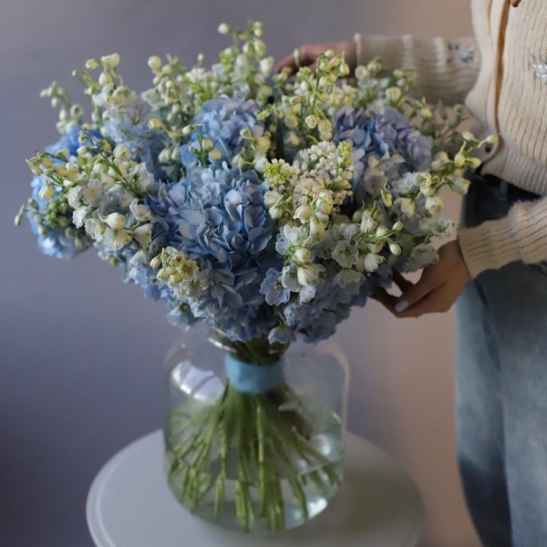 Delphinium with Lilac and Hydrangeas in a vase - Размер 2XL 