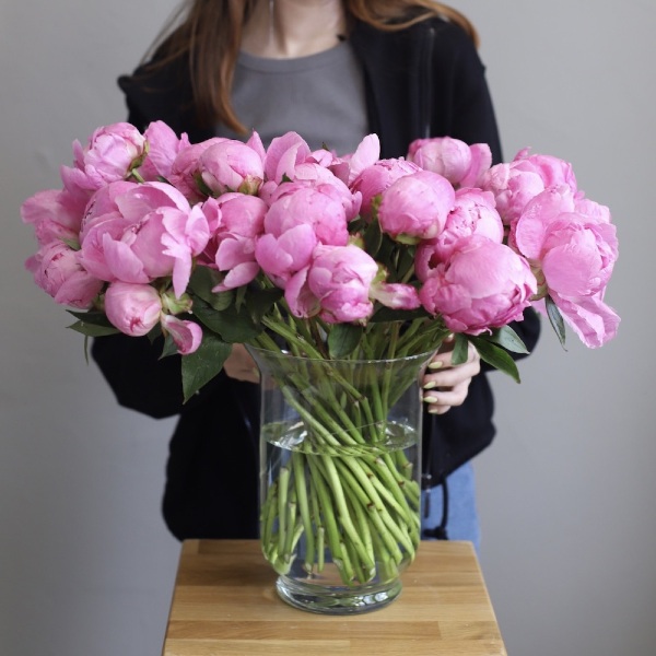 Peony in a vase - 39 пионов