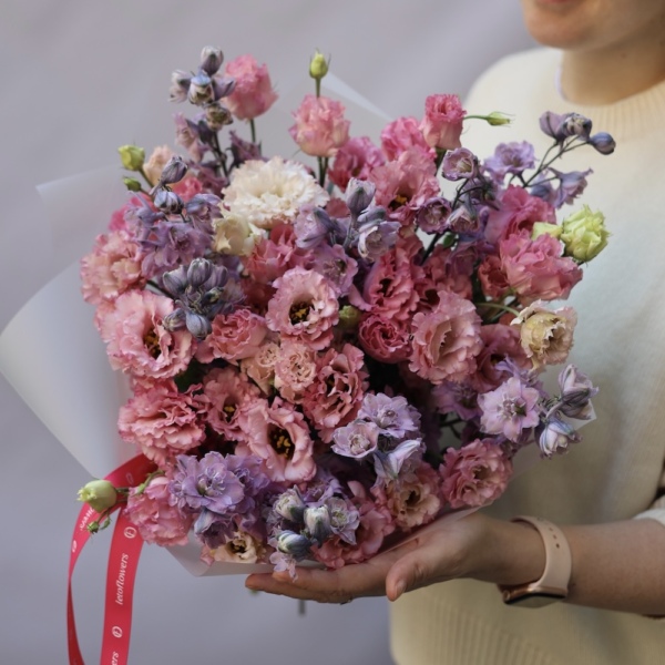 Delphinium with Llisianthus - Размер S