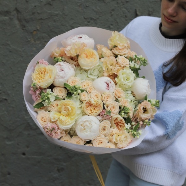 Signature round bouquet "Peachy Lukoshko" -  Размер L 