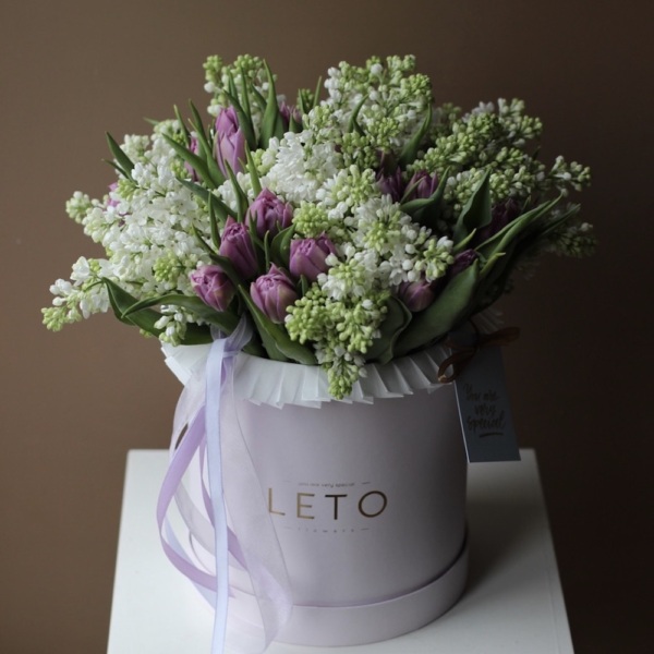 Tulips and Lilac in a hat box - Размер M