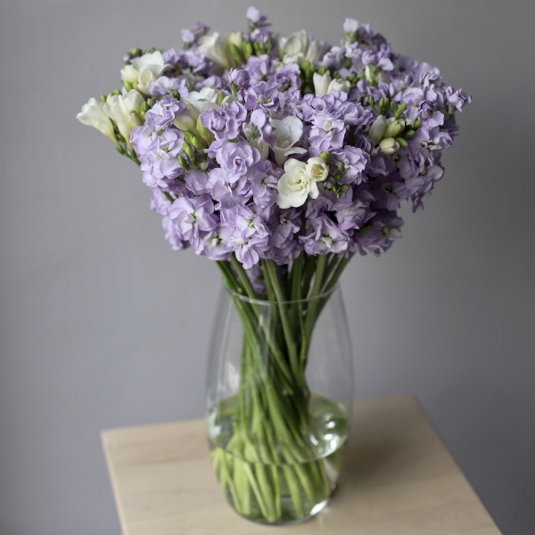 Stock with Freesia in a vase - Размер М