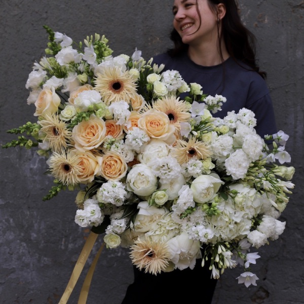 Creamy white signature bouquet - Размер 3XL