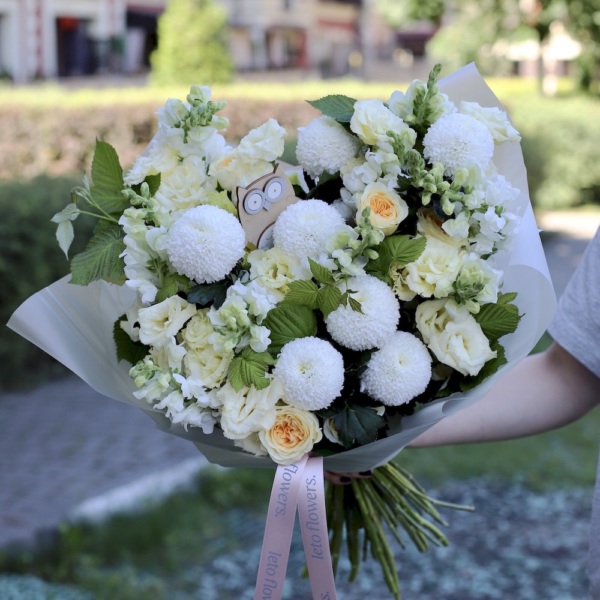 Bouquet for student "The mystery of the third planet" - Размер L