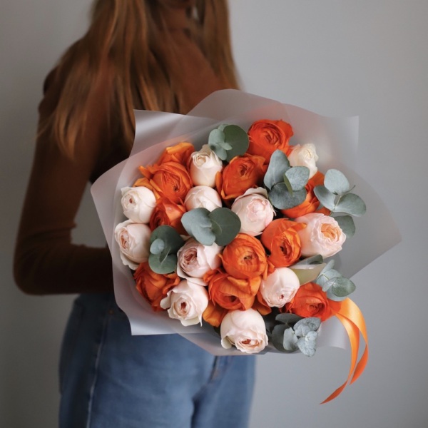 Ranunculus with Garden Roses, bright -  Размер S