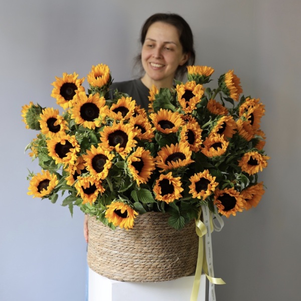 Basket of Sunflowers  - Размер XL
