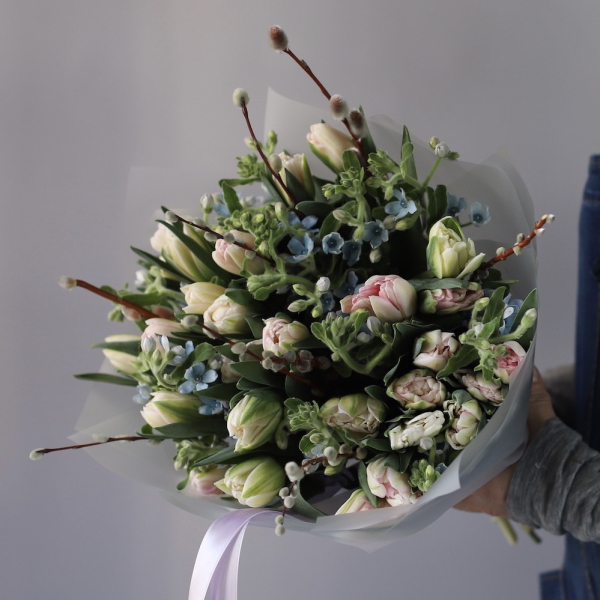 Tulips with Willow and Oxypetalum -  Размер M 