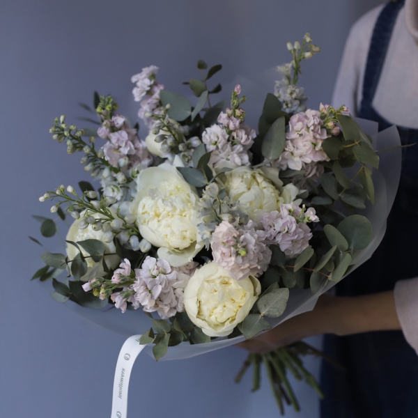 Peony with Delphinium and Stock - Размер S