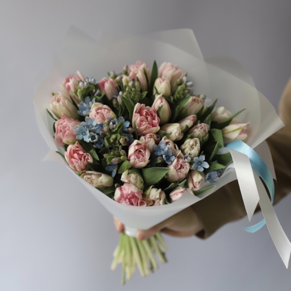 Tulips with Oxypetalum -  Размер M 