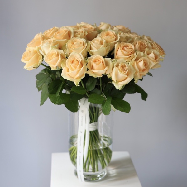 Roses in a vase - 29 роз