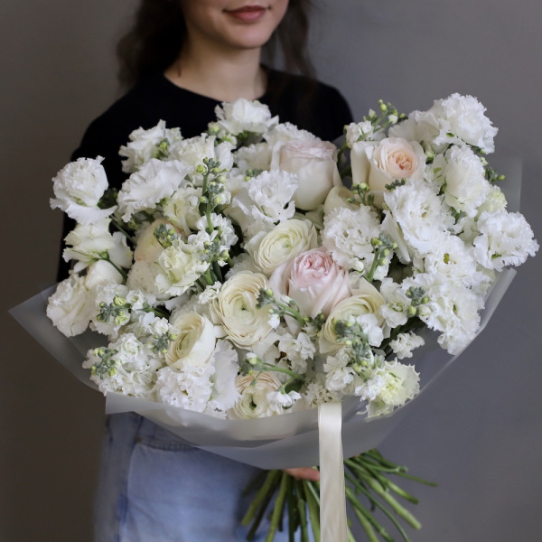 “Creamy white signature bouquet”, photo 2