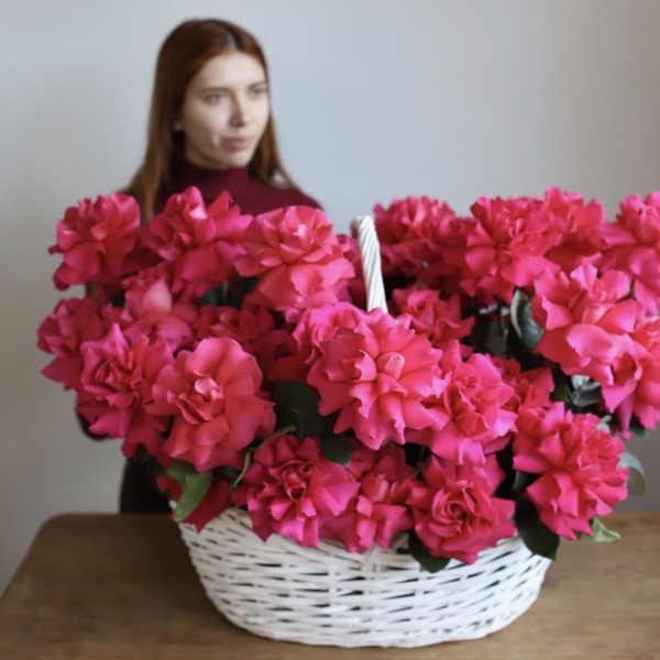 Basket of roses "Raspberry sherbet" - Размер L 