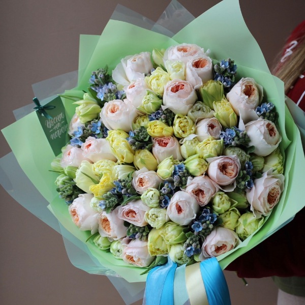 Tulips with Oxypetalum and Garden Roses - Размер M