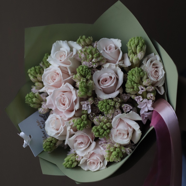 Simple Roses with Hyacinthus - Размер S