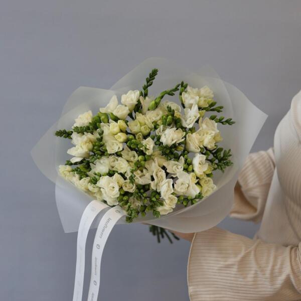 White Freesia - 49 фрезий
