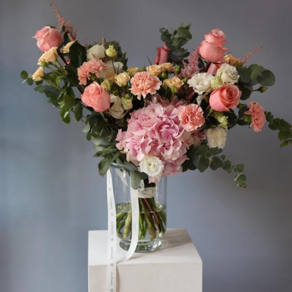 Flower subscription "In a vase" (4 deliveries) -  Размер M