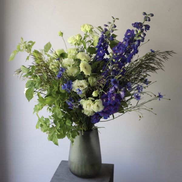 Blue bouquet in a vase - Размер L (ваза может отличаться)