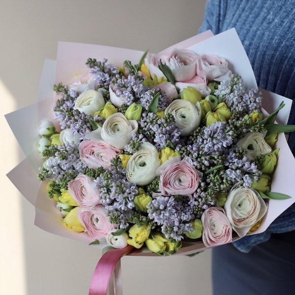 Ranunculus with Lilac and Tulips - Размер L