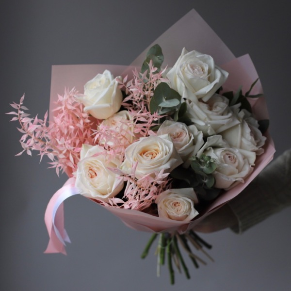 Ohara roses with Ruscus - Размер S 