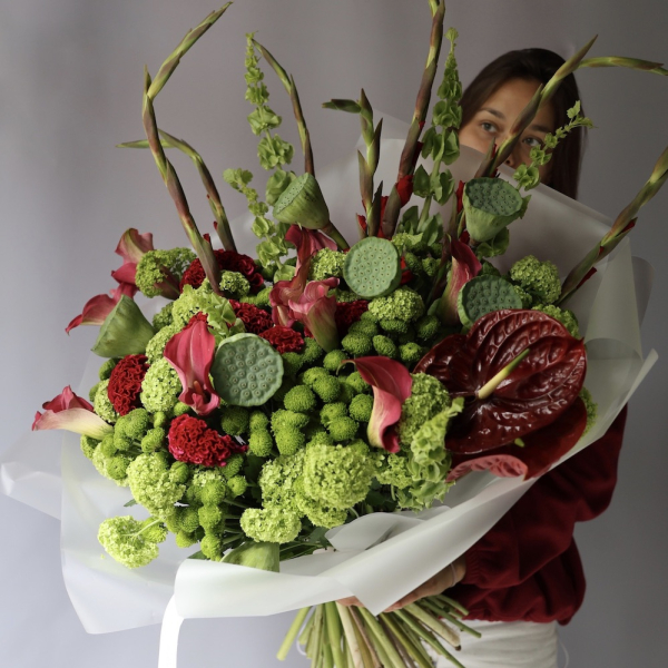 Burgundy green signature bouquet for a man -  Размер XL 