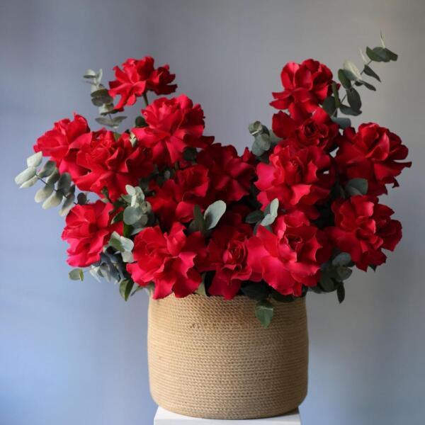 Basket of roses "Raspberry sherbet" - Размер M