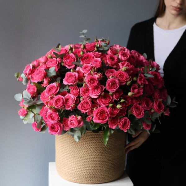Spray Roses in a basket - Размер L