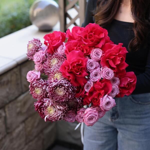 Bouquet of French Roses, Chrysanthemums and Russian Roses - Размер M