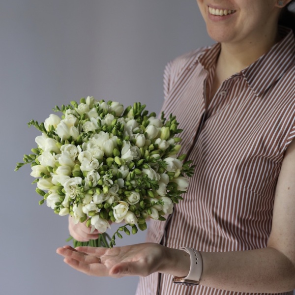 Bridal bouquet of freesias - Размер M и бутоньерка 