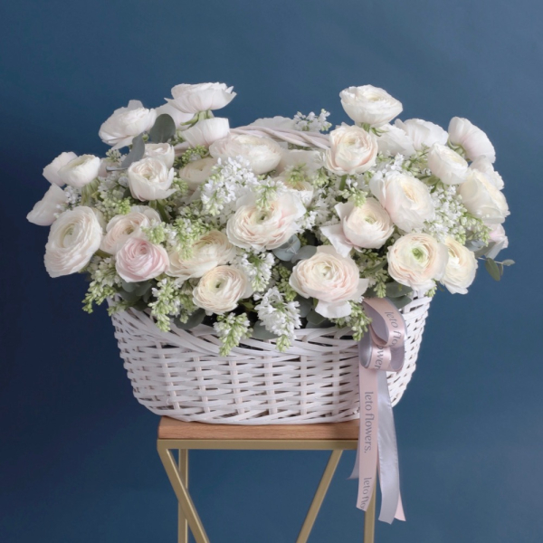 Ranunculus with Lilac in a basket -  Размер XL 