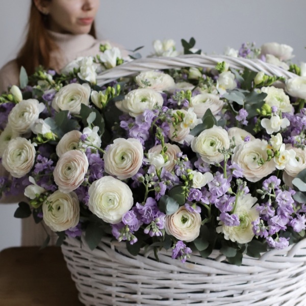 Ranunculuses with Freesia and Stock in a basket - Размер 3XL