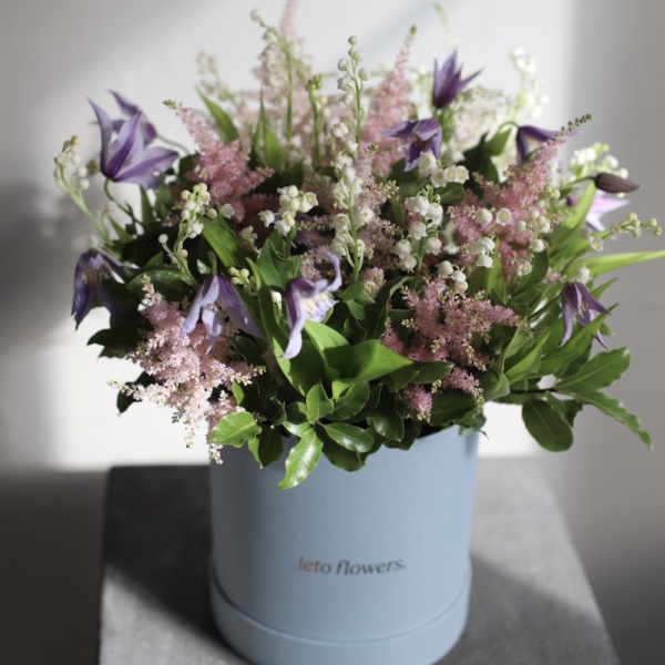 Lilies of the Valley with spring flowers in a hat box - Размер S