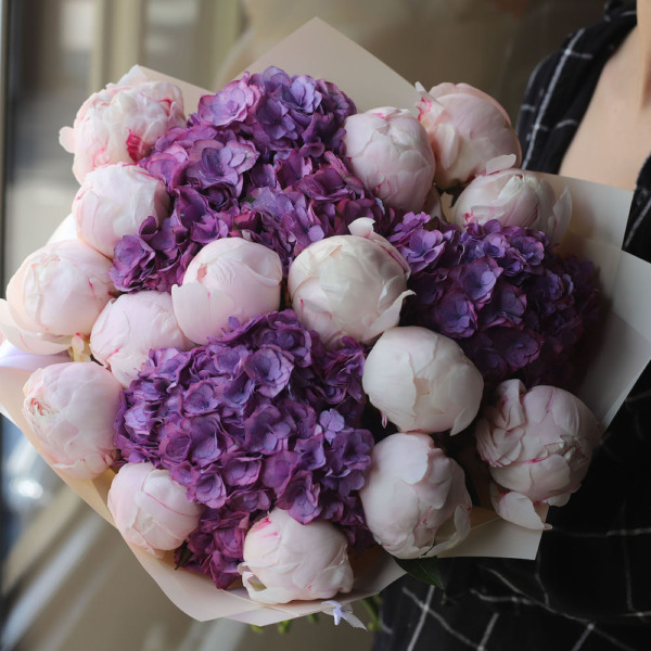 Peony with Hydrangea, bright - Размер между M и L