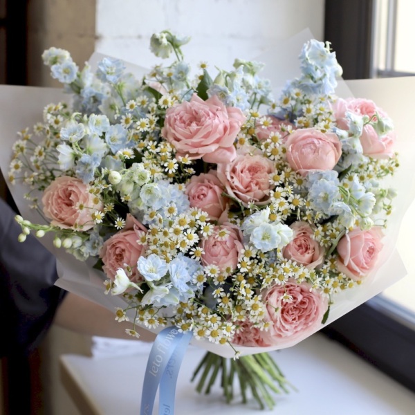 Garden roses with Chamomile and Delphinium Garden roses with Chamomile and Delphinium - Размер L